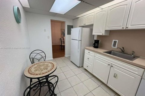 Condominio en venta en Hollywood, Florida, 1 dormitorio, 84.08 m2 № 1961977 - foto 21