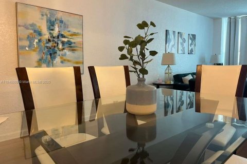 Condominio en venta en Hollywood, Florida, 1 dormitorio, 84.08 m2 № 1961977 - foto 22