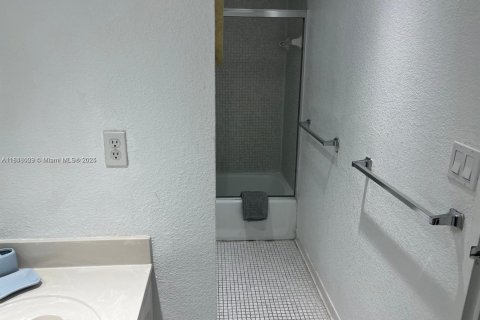 Condominio en venta en Hollywood, Florida, 1 dormitorio, 84.08 m2 № 1961977 - foto 3