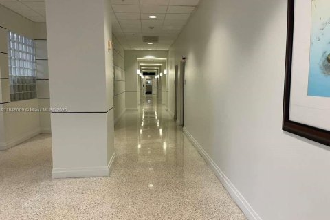 Condominio en venta en Hollywood, Florida, 1 dormitorio, 84.08 m2 № 1961977 - foto 25