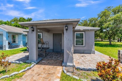 House in Miami, Florida 3 bedrooms, 97.55 sq.m. № 2270238 - photo 2