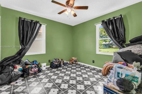 House in Miami, Florida 3 bedrooms, 97.55 sq.m. № 2270238 - photo 13