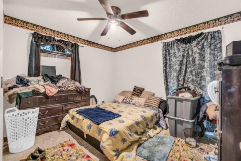 House in Miami, Florida 3 bedrooms, 97.55 sq.m. № 2270238 - photo 12