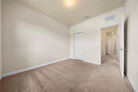 Touwnhouse à vendre à Hialeah, Floride: 4 chambres, 172.98 m2 № 2037705 - photo 16