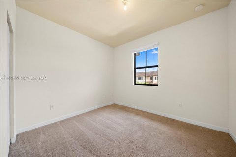 Touwnhouse à vendre à Hialeah, Floride: 4 chambres, 172.98 m2 № 2037705 - photo 9