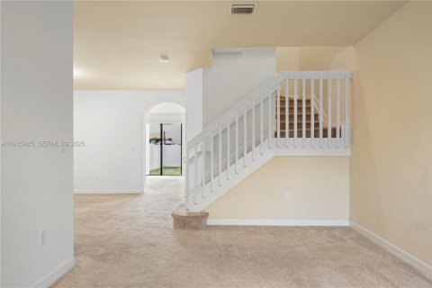 Touwnhouse à vendre à Hialeah, Floride: 4 chambres, 172.98 m2 № 2037705 - photo 1