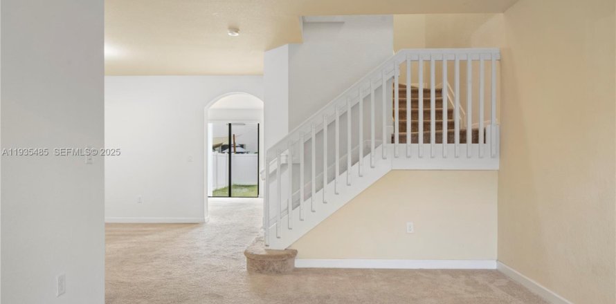 Touwnhouse à Hialeah, Floride 4 chambres, 172.98 m2 № 2037705