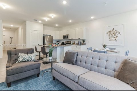 Townhouse in Lake Worth, Florida 3 bedrooms, 156.08 sq.m. № 1973884 - photo 3