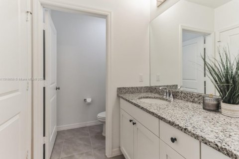 Townhouse in Lake Worth, Florida 3 bedrooms, 156.08 sq.m. № 1973884 - photo 4