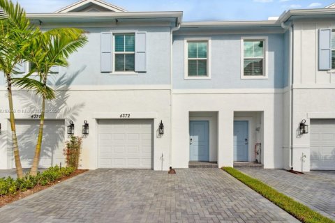 Townhouse in Lake Worth, Florida 3 bedrooms, 156.08 sq.m. № 1973884