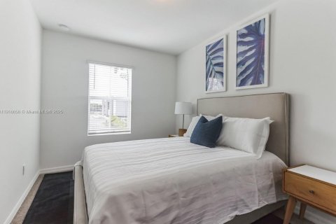 Townhouse in Lake Worth, Florida 3 bedrooms, 156.08 sq.m. № 1973884 - photo 5