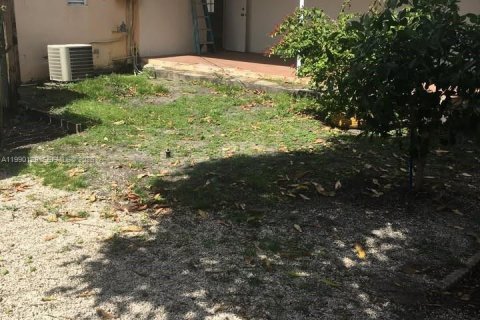 Casa en venta en Hialeah, Florida, 4 dormitorios, 124.3 m2 № 2430197 - foto 18