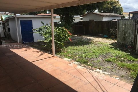 Casa en venta en Hialeah, Florida, 4 dormitorios, 124.3 m2 № 2430197 - foto 13