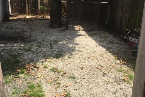 Casa en venta en Hialeah, Florida, 4 dormitorios, 124.3 m2 № 2430197 - foto 15