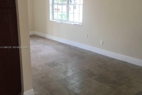 Casa en venta en Hialeah, Florida, 4 dormitorios, 124.3 m2 № 2430197 - foto 6
