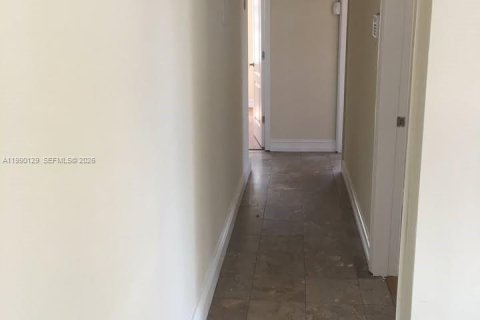 Casa en venta en Hialeah, Florida, 4 dormitorios, 124.3 m2 № 2430197 - foto 7