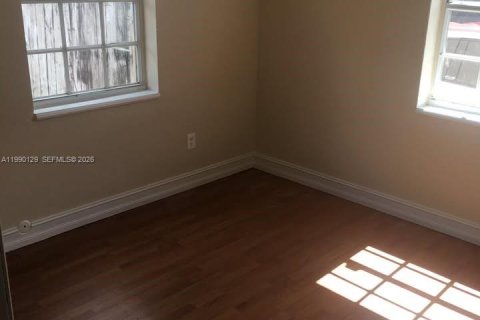 Casa en venta en Hialeah, Florida, 4 dormitorios, 124.3 m2 № 2430197 - foto 9