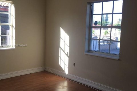 Casa en venta en Hialeah, Florida, 4 dormitorios, 124.3 m2 № 2430197 - foto 8