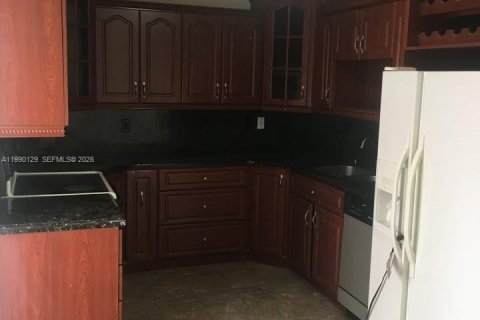 Casa en venta en Hialeah, Florida, 4 dormitorios, 124.3 m2 № 2430197 - foto 11