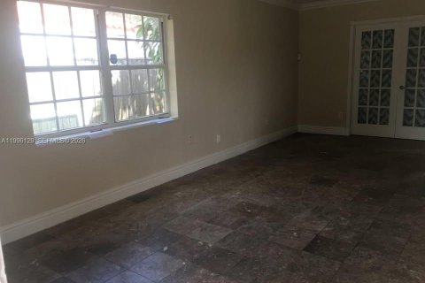 Casa en venta en Hialeah, Florida, 4 dormitorios, 124.3 m2 № 2430197 - foto 4