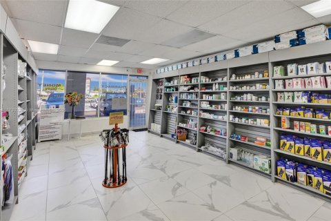 Commercial property in Miami, Florida № 1703610 - photo 6