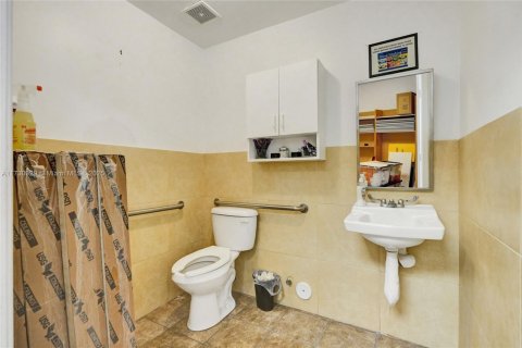Commercial property in Miami, Florida № 1703610 - photo 26