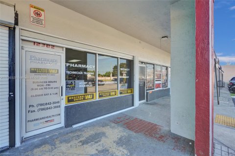 Commercial property in Miami, Florida № 1703610 - photo 28