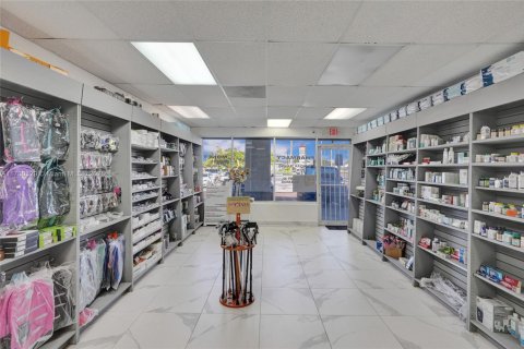 Commercial property in Miami, Florida № 1703610 - photo 5
