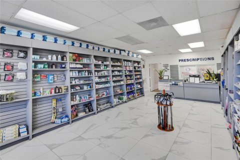 Commercial property in Miami, Florida № 1703610 - photo 7
