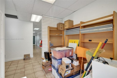 Commercial property in Miami, Florida № 1703610 - photo 27
