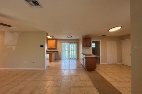 Villa ou maison à louer à Port Charlotte, Floride: 2 chambres, 111.3 m2 № 2285563 - photo 2