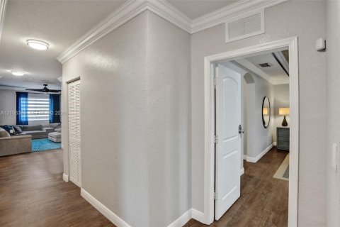Купить виллу или дом в Майами-Гарденс, Флорида 6 спален, 331.85м2, № 2415782 - фото 28