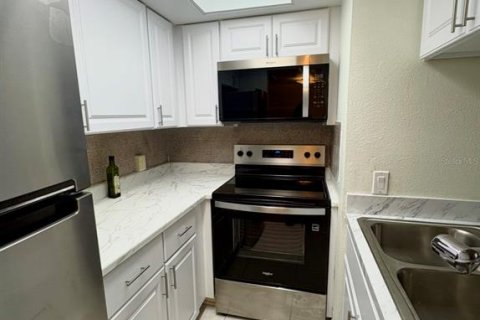 Copropriété à louer à New Port Richey, Floride: 1 chambre, 86.21 m2 № 2102399 - photo 5