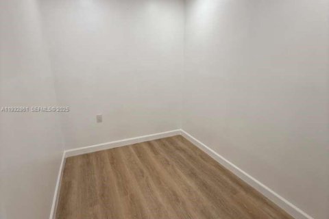 Propiedad comercial en alquiler en Homestead, Florida, 2 dormitorios, 135.27 m2 № 1991148 - foto 3
