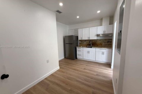 Propiedad comercial en alquiler en Homestead, Florida, 2 dormitorios, 135.27 m2 № 1991148 - foto 12