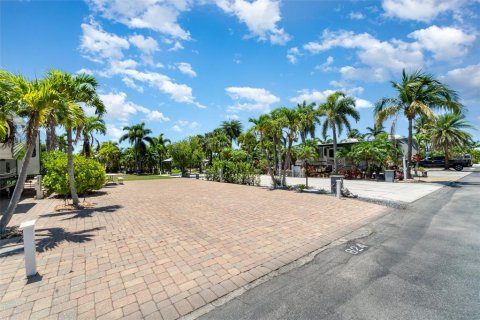 Land in Fort Myers Beach, Florida № 1690842 - photo 1