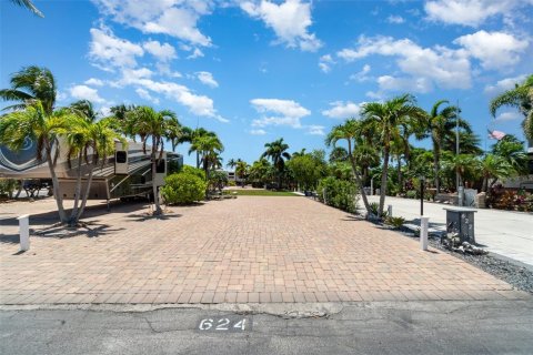 Land in Fort Myers Beach, Florida № 1690842 - photo 3