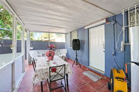 Casa en venta en Hialeah, Florida, 3 dormitorios, 92.9 m2 № 2007694 - foto 14
