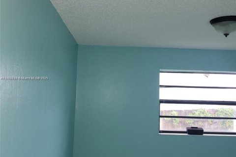 Commercial property in Miami Gardens, Florida 165.83 sq.m. № 1890402 - photo 8
