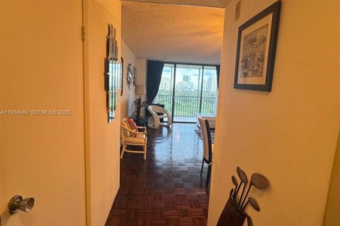 Condo in Aventura, Florida, 1 bedroom  № 2055081 - photo 12