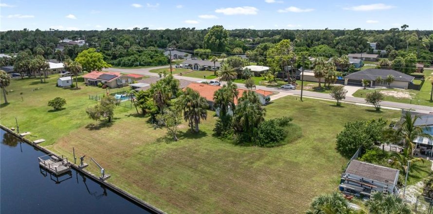 Land in Port Charlotte, Florida № 1888496