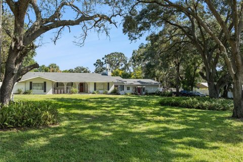 House in Eustis, Florida 3 bedrooms, 255.67 sq.m. № 2396968 - photo 10