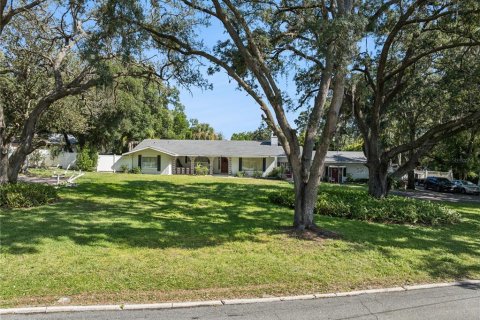 House in Eustis, Florida 3 bedrooms, 255.67 sq.m. № 2396968 - photo 11