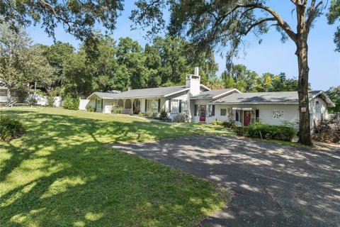 House in Eustis, Florida 3 bedrooms, 255.67 sq.m. № 2396968 - photo 12