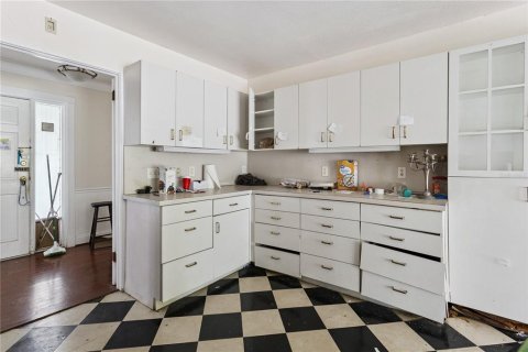 House in Eustis, Florida 3 bedrooms, 255.67 sq.m. № 2396968 - photo 23