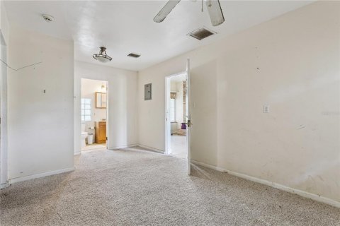 House in Eustis, Florida 3 bedrooms, 255.67 sq.m. № 2396968 - photo 7