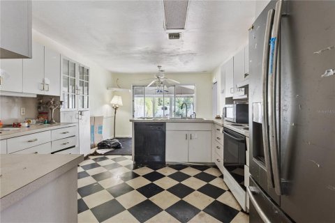 House in Eustis, Florida 3 bedrooms, 255.67 sq.m. № 2396968 - photo 22
