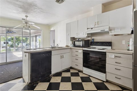 House in Eustis, Florida 3 bedrooms, 255.67 sq.m. № 2396968 - photo 24