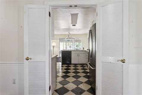 House in Eustis, Florida 3 bedrooms, 255.67 sq.m. № 2396968 - photo 20