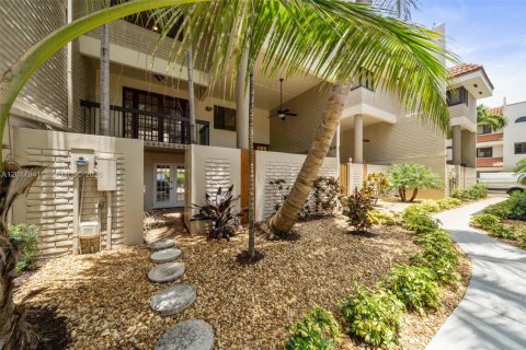 Townhouse in Fort Lauderdale, Florida 3 bedrooms, 154.03 sq.m. № 2154321 - photo 23
